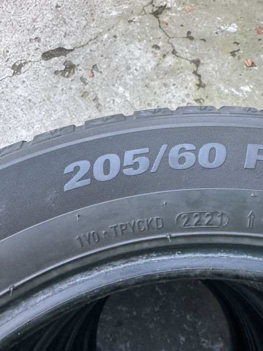Шины 205/60R16 Kumho WI51