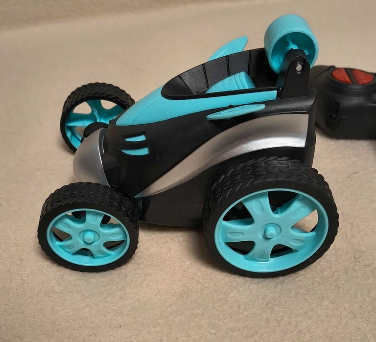 Samochód RC 360° Stunt obrotowy kaskaderski z pilotem na baterie 10+