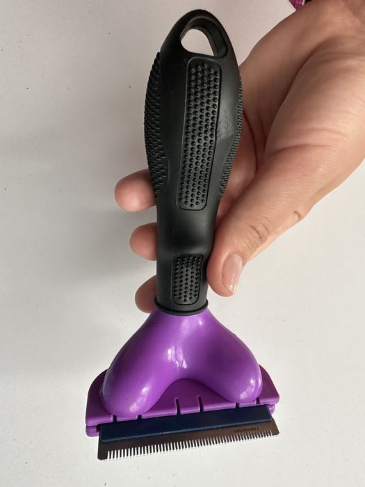 щітку- розчьоску для тварин