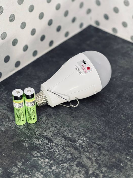 Лампа 20 часов годин Світить 20ват акумуляторна на 2 два акумулятори