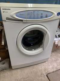 Робоча пральна машина Samsung  в  гарному стані.