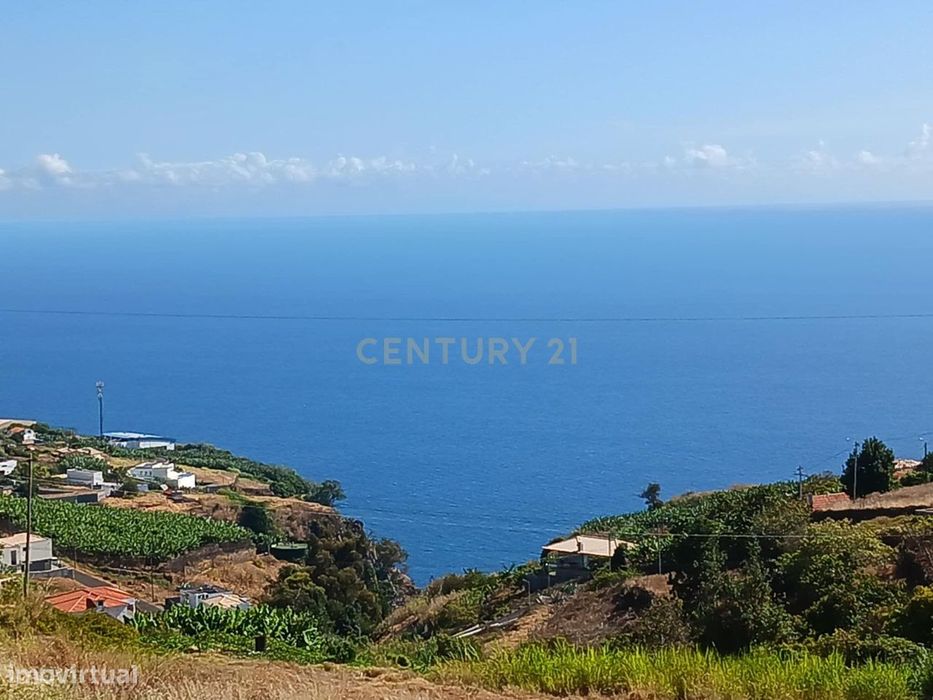 Terreno Rústico de 2000m² com Vista Mar!