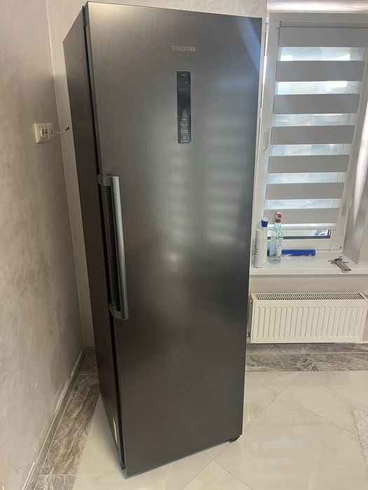Холодильник Samsung
