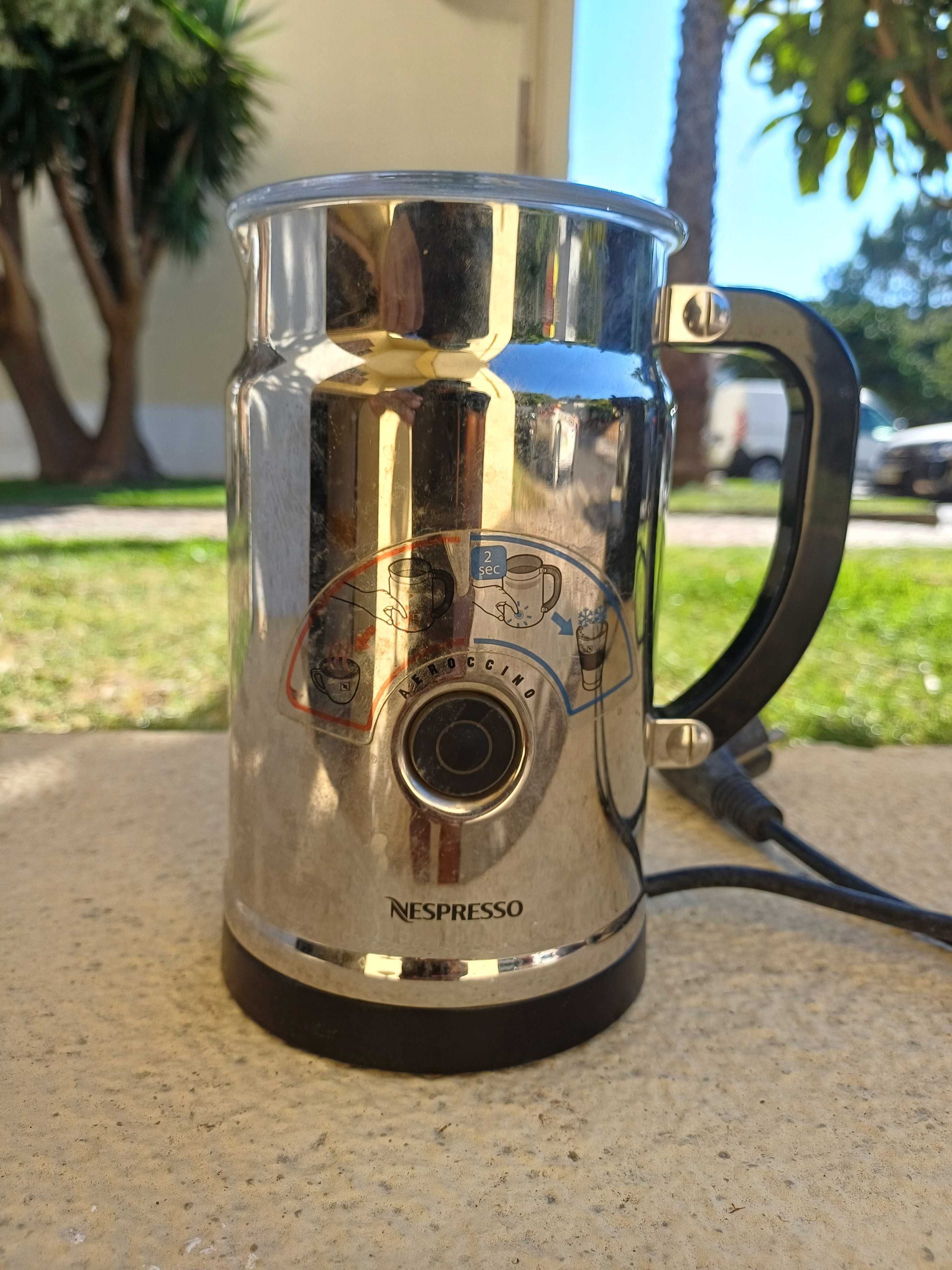 Batedor elétrico automático Nespresso 3192US Aeroccino Plus