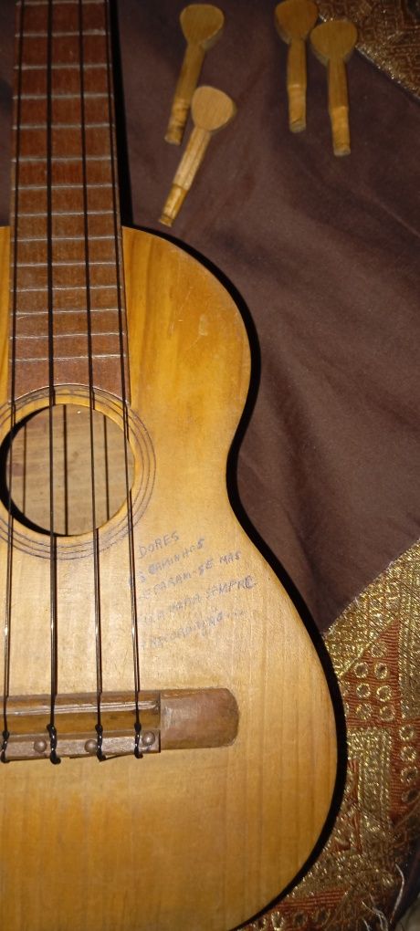 Cavaquinho artesanal