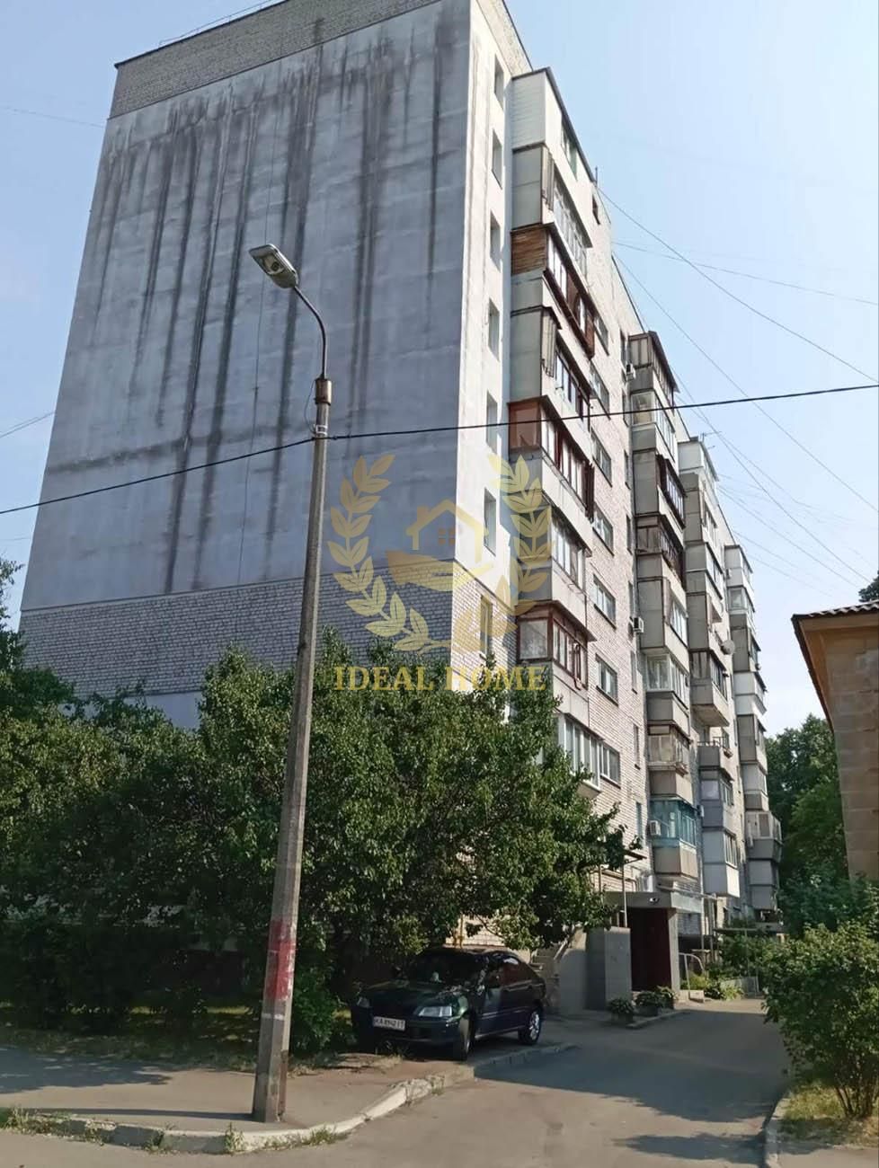 "Продається квартира 1 кімната в затишному спальному районі Києва"