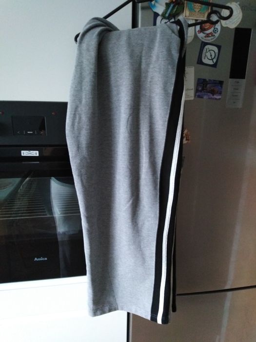 Dwie pary spodni dresowych rozmiar 42 xl polecam