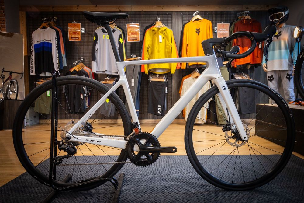 Bicicleta de Estrada Focus Izalco Max 8.7