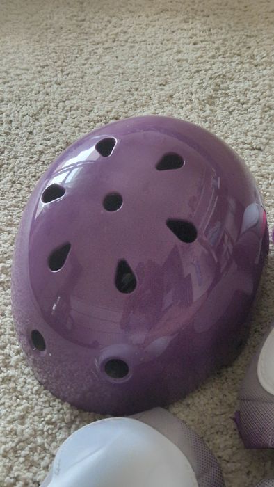 Capacete + Joelheiras + Cotoveleiras