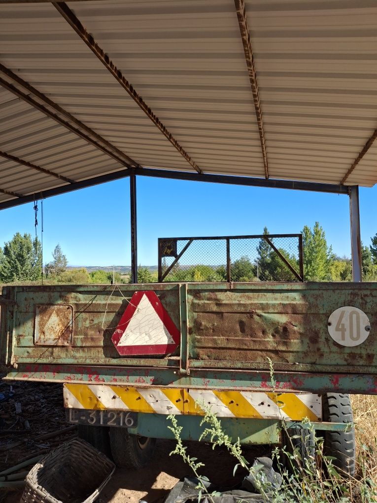 Vende-se Reboque Agrícola