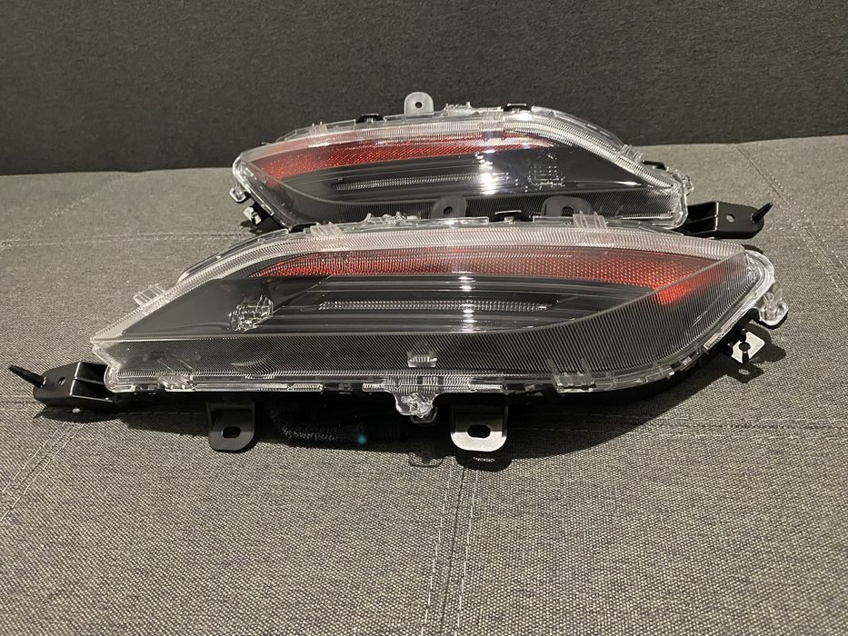 Фонари в бампер Toyota Venza 2021+ Оригинал Ліхтар Стоп