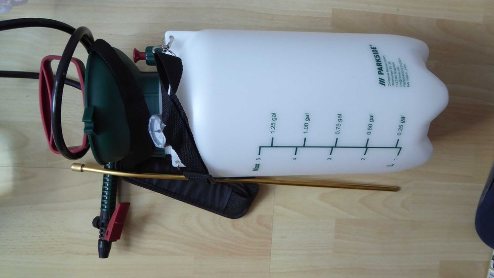 Pięciolitrowy spryskiwacz ciśnieniowy PARKSIDE o ciśnieniu do 2,5bara.