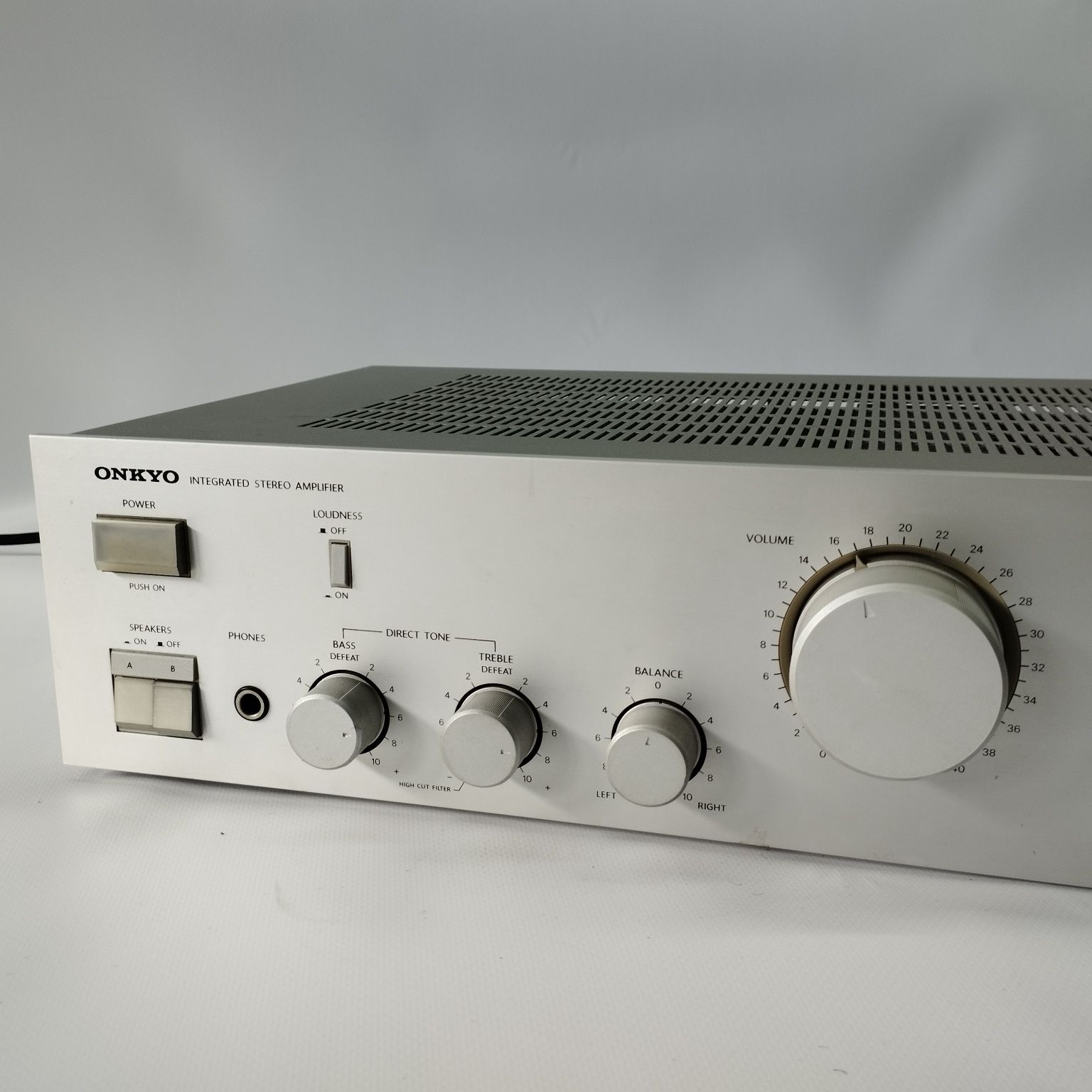 ONKYO A - 8220 Amplilifer