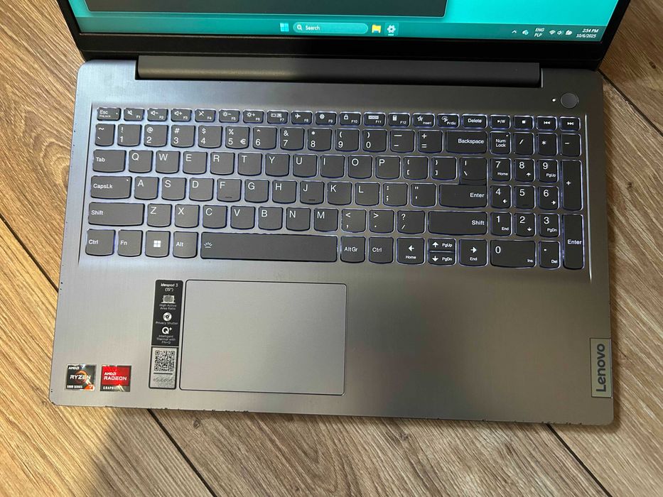 Lenovo Ideapad 3 15"6 Ryzen 7 5700U 8 rodzeni 16 wątków 16GB ram 512GB