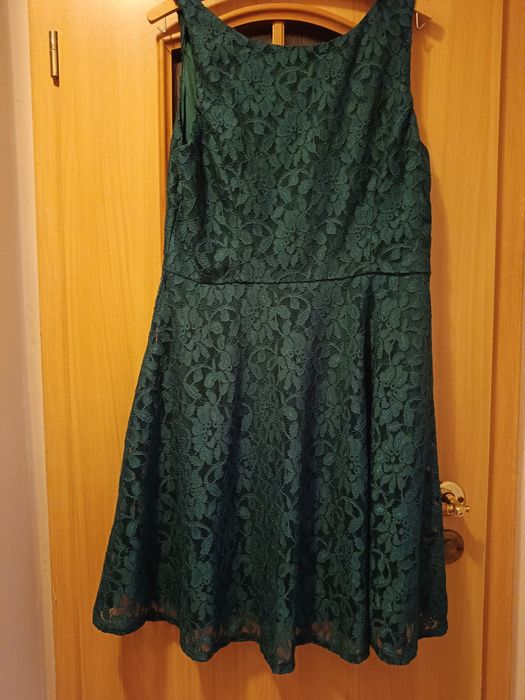 Nowa ładna koronkowa sukienka