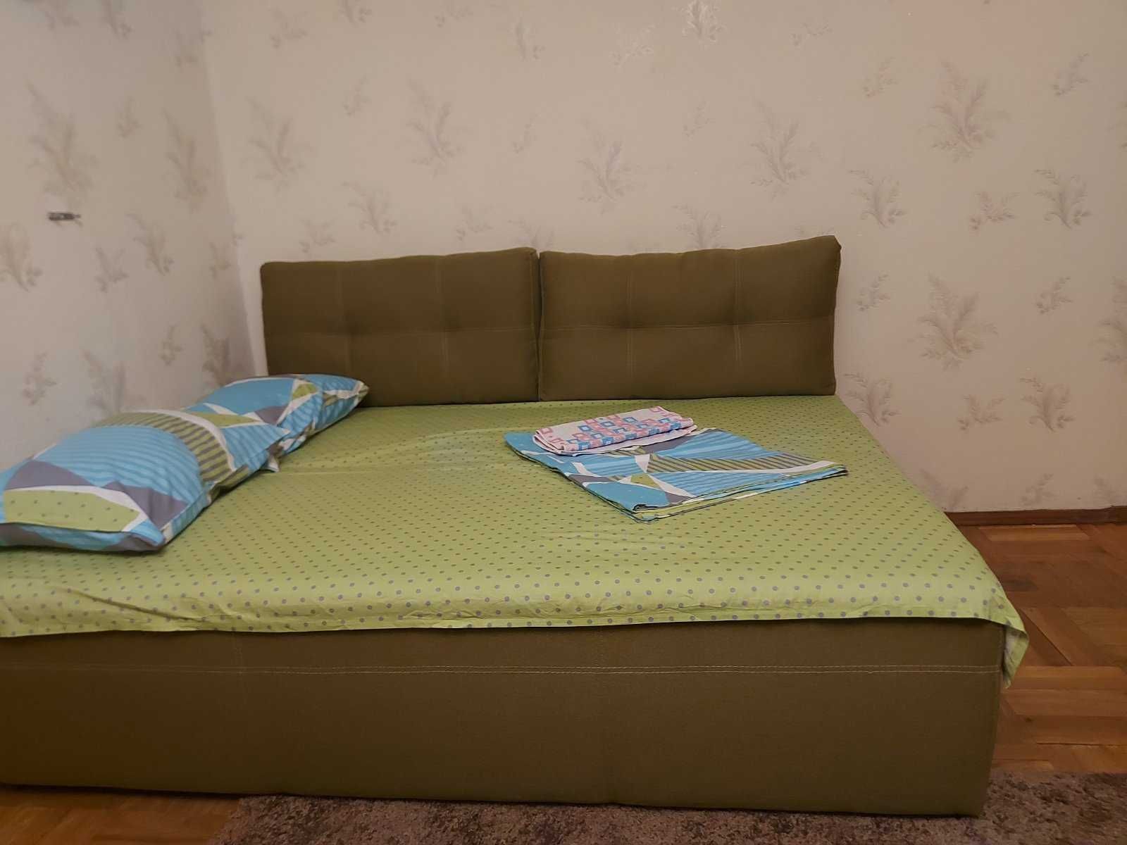 Посуточно 3 ком метро Левада! 850 грн