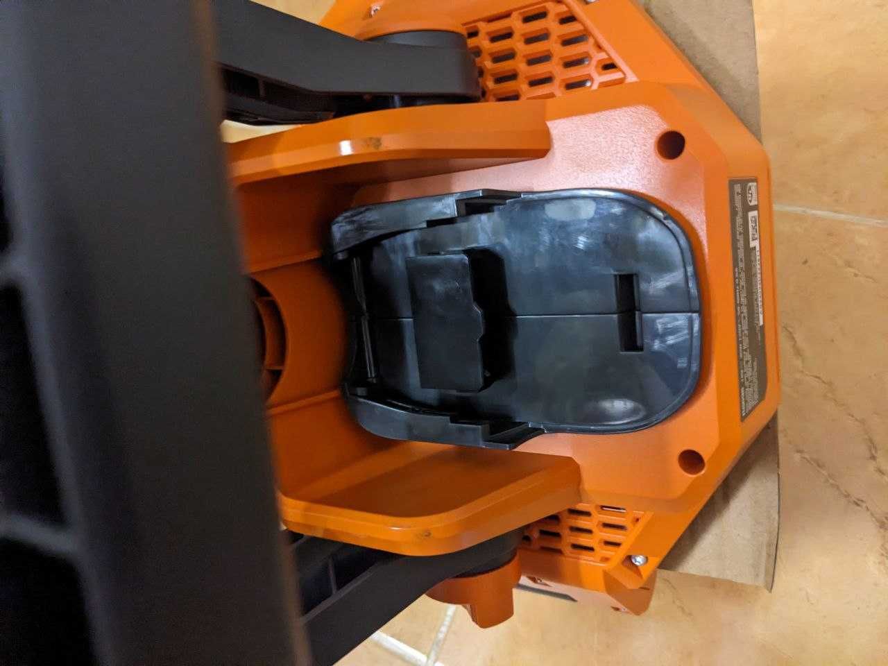 Гибридный LED фонарь-светильник Ridgid R8698 18V