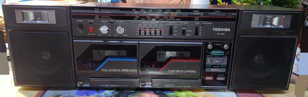 Магнитофон TOSHIBA RT-7055,не включается,sharp,статуэтка Japan