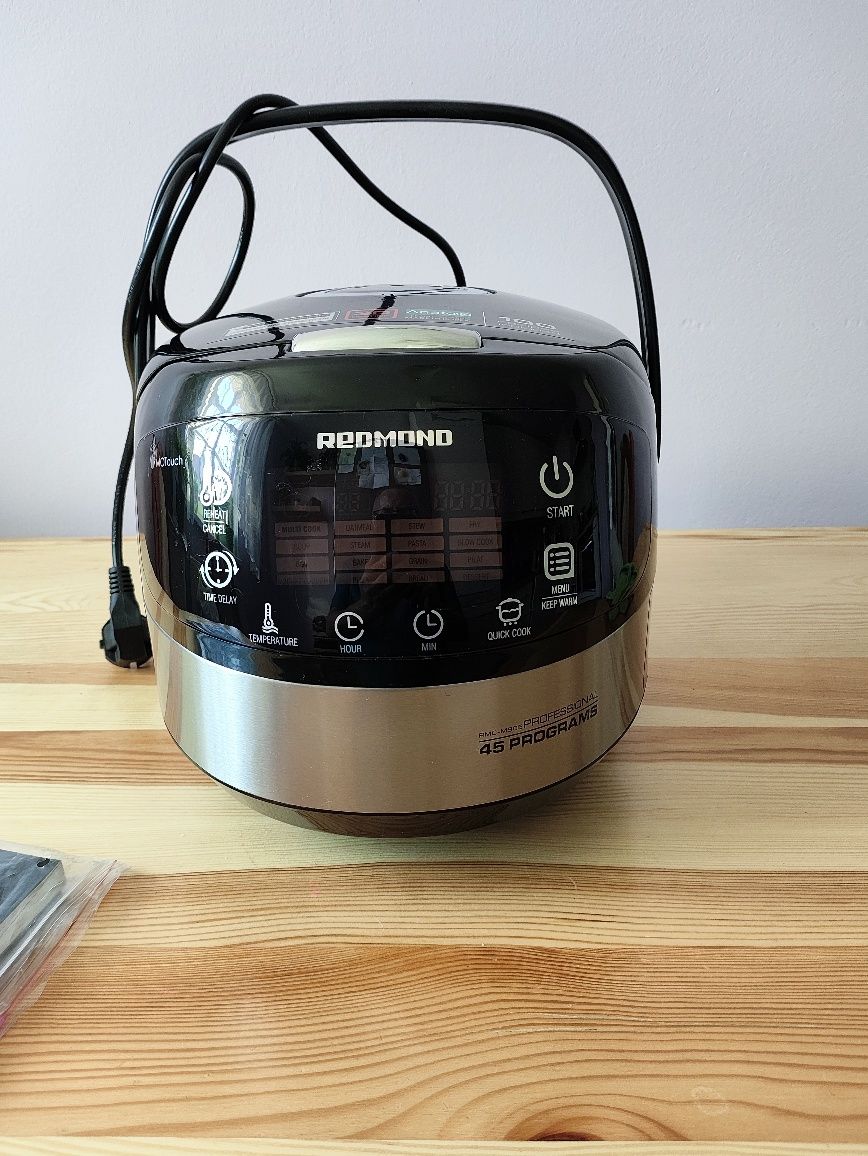 Sprzedam multicooker redmond