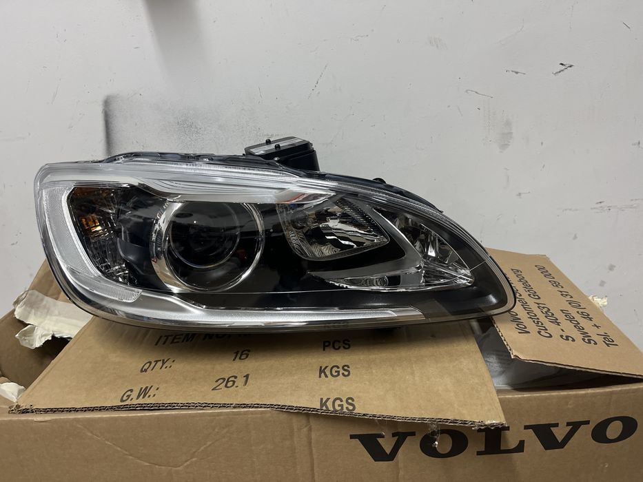 Lampa przednia  xenon Volvo S/V 60 Lift Nowa
