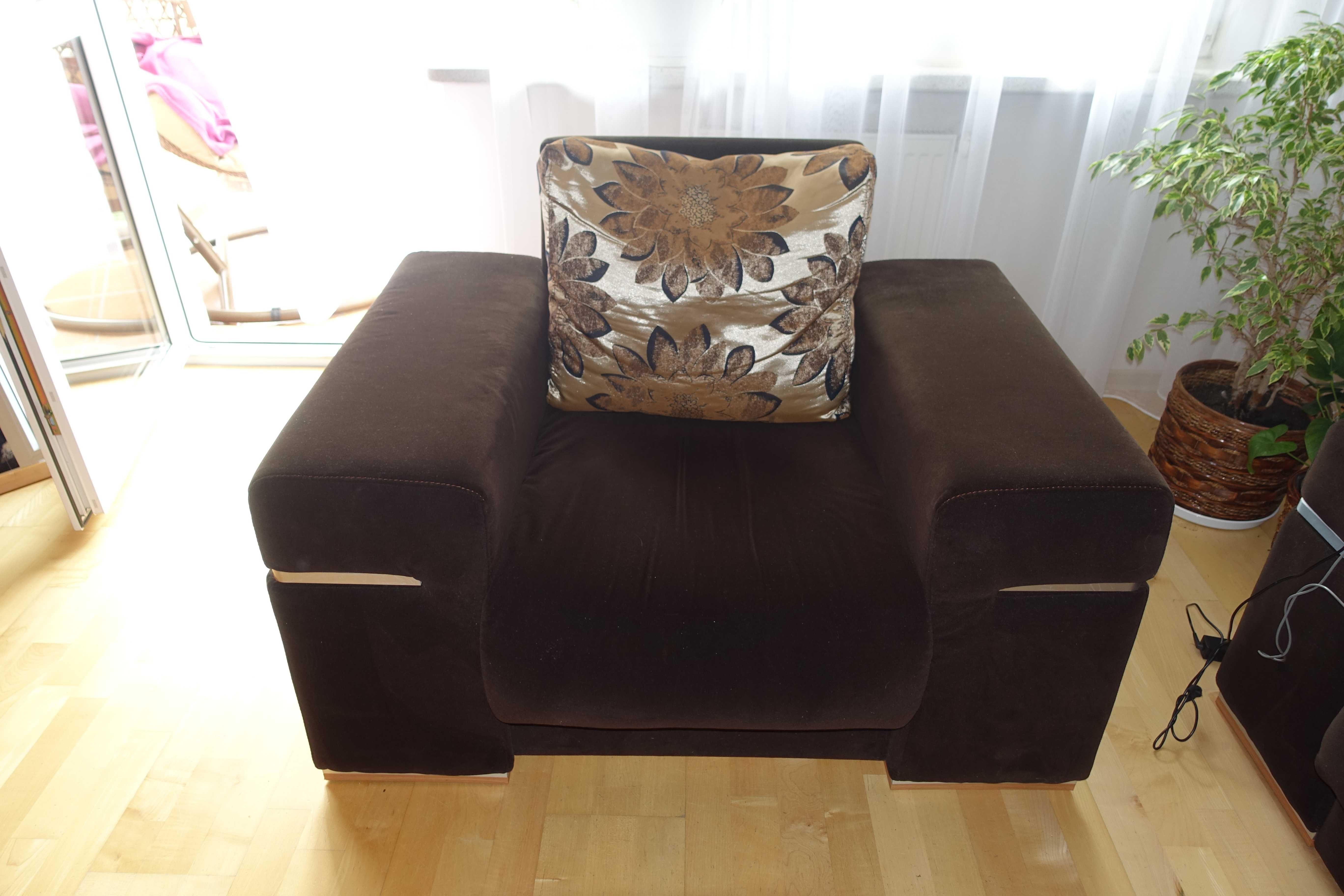 Nowoczesna sofa z funkcją spania i fotel