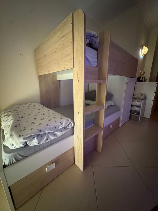 Cama tipo beliche / cama superior + inferior em ótimo estado