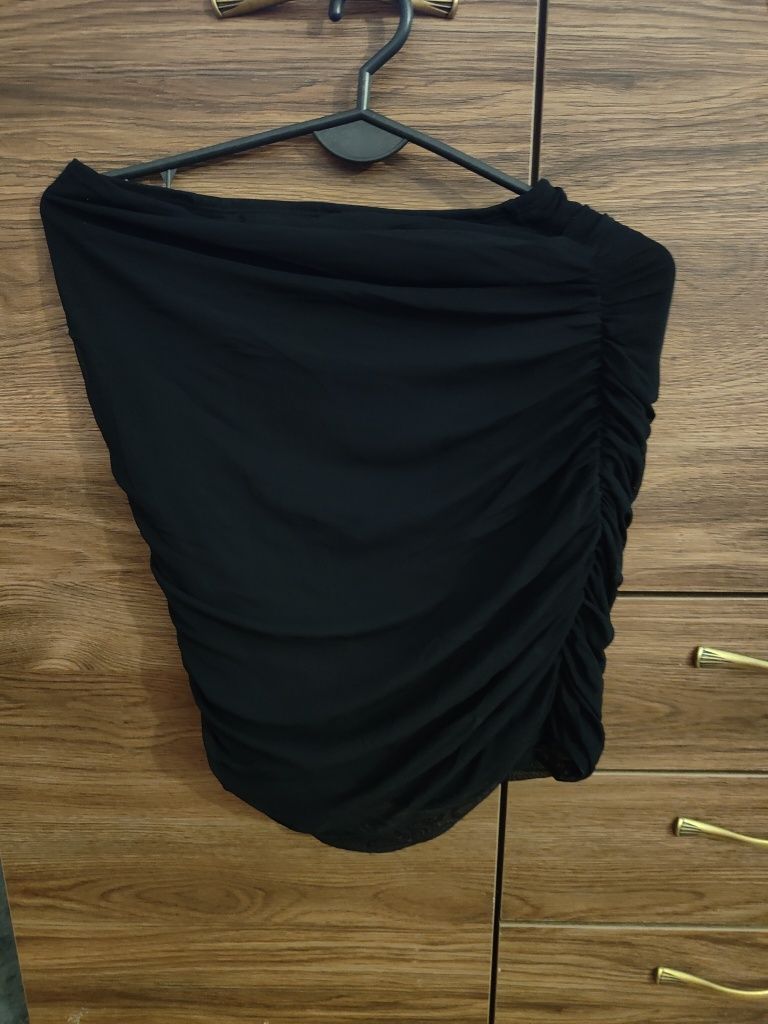 Czarna marszczona spódnica