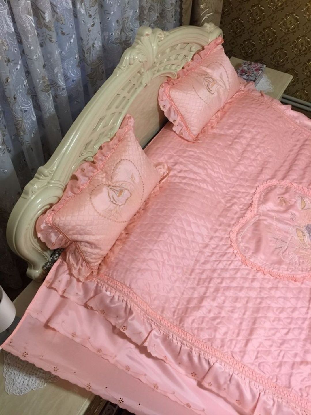 Покрывало двухспальное с подушками