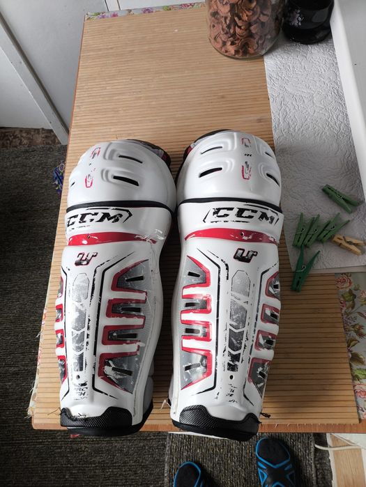 Продам хоккейные щитки ССМ 14"