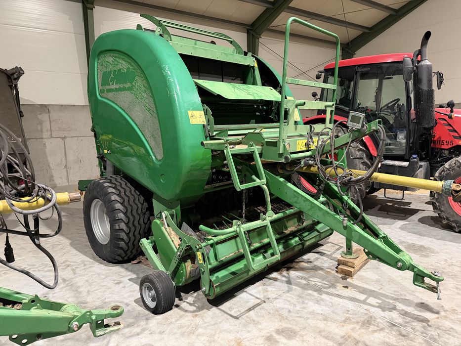 Dwie prasy MCHALE 640