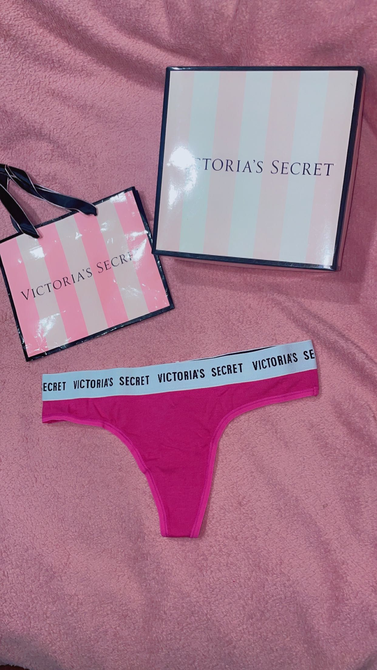 Majtki Victoria’s secret różowe stringi s nowe z metką thong logowane
