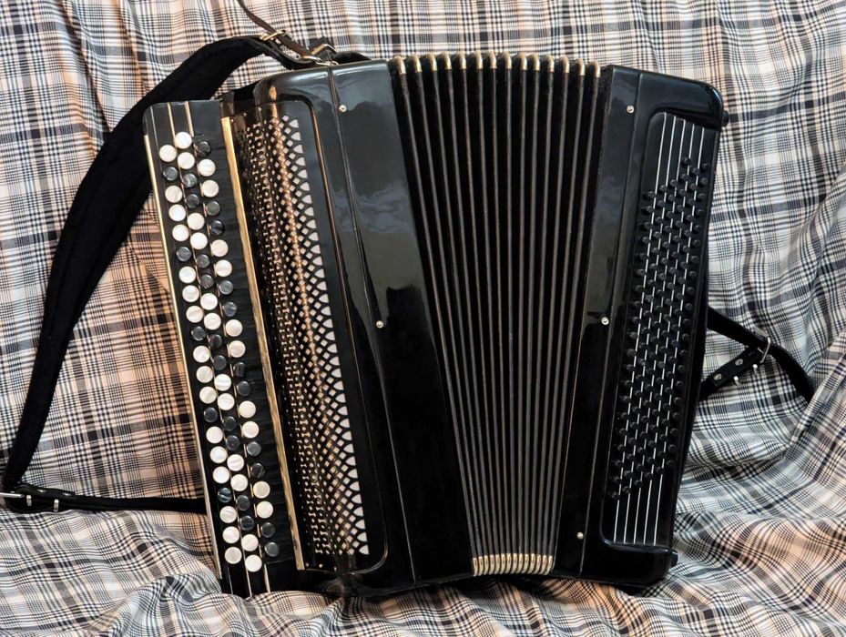 КУПУЮ РЕМОНТУЮ ПРОДАЮ,  Баяни Акордеони Гармонії