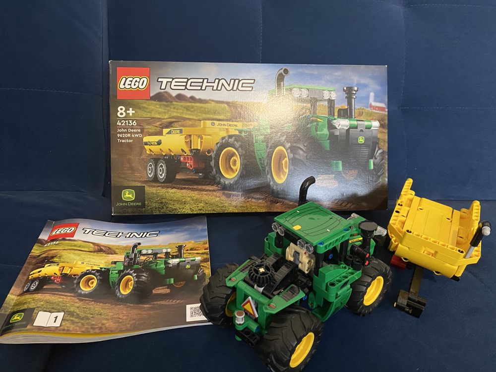 Klocki Lego Technic Ciągnik John Deere 9620R  z przyczepą 42136