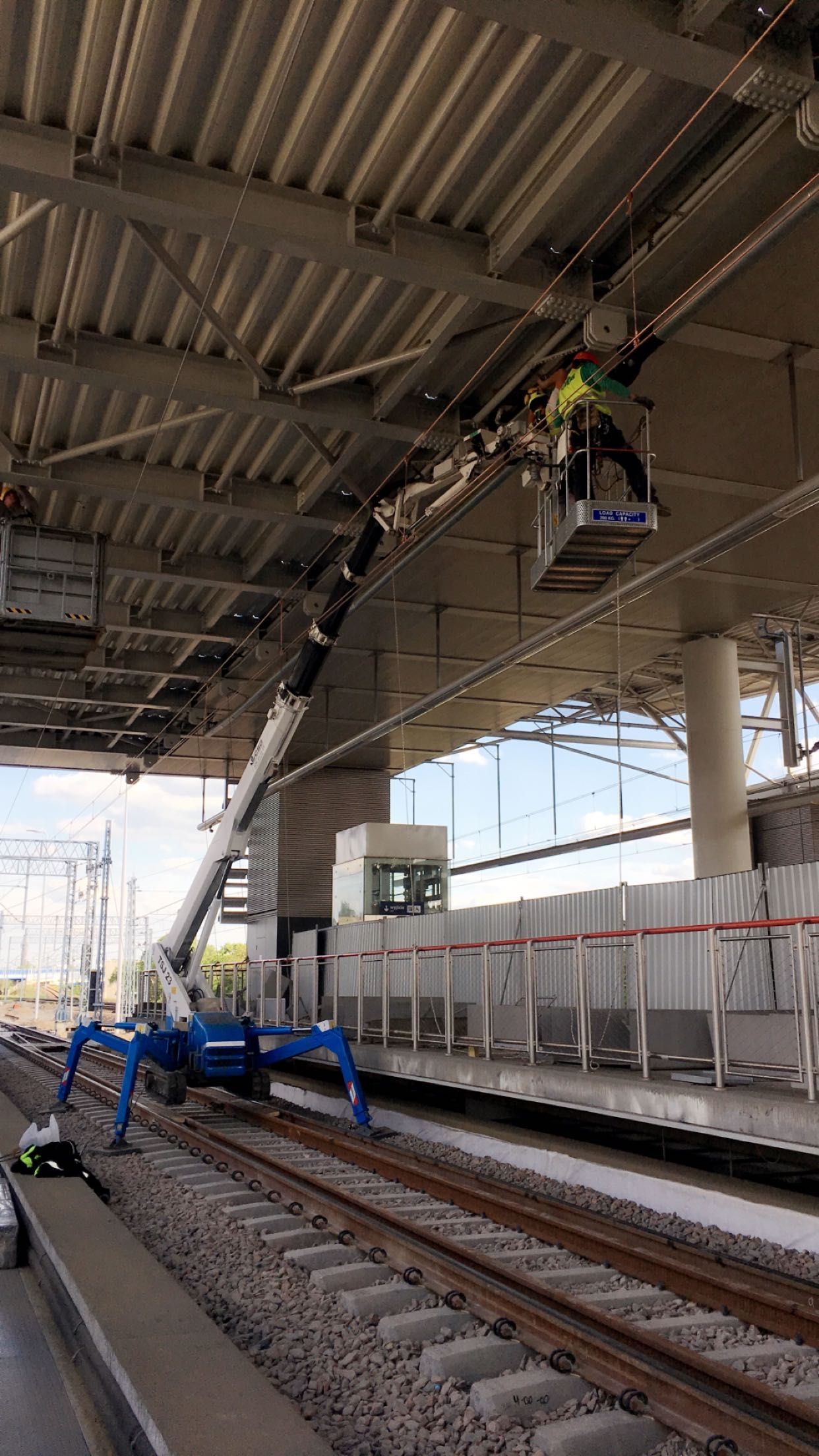 Wynajem ładowarek teleskopowych Manitou mrt Roto Merlo