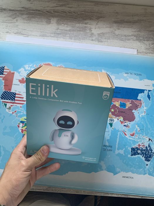 Eilik Robot interativo