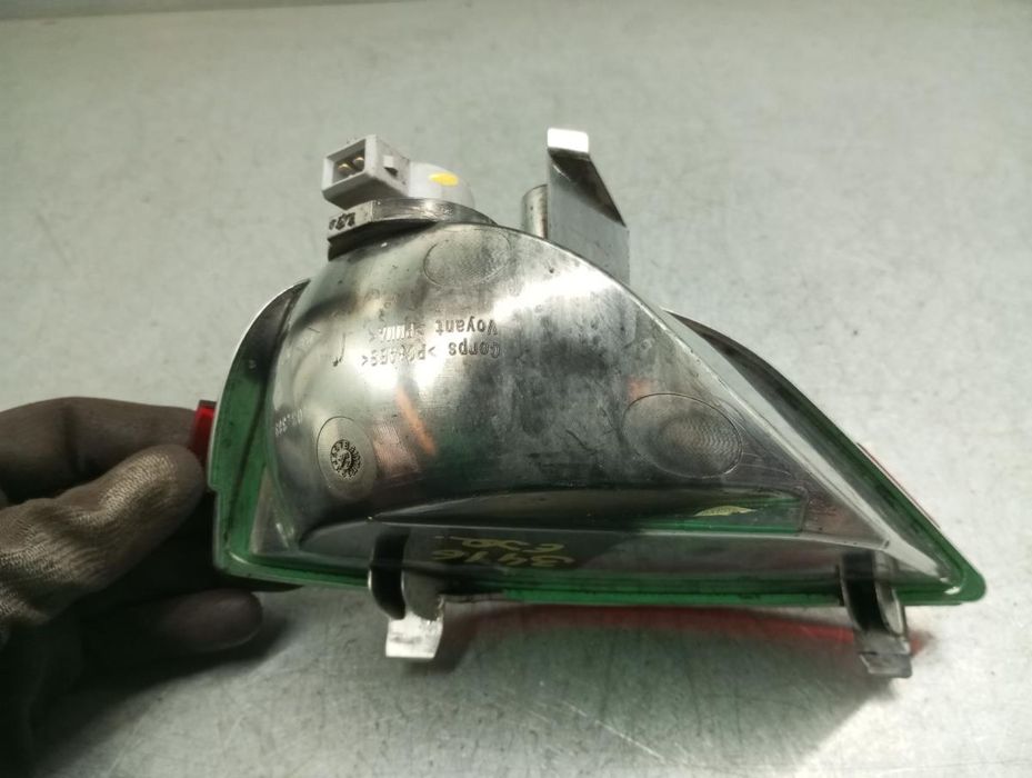 Farolim nevoeiro trás esquerdo DACIA Sandero III