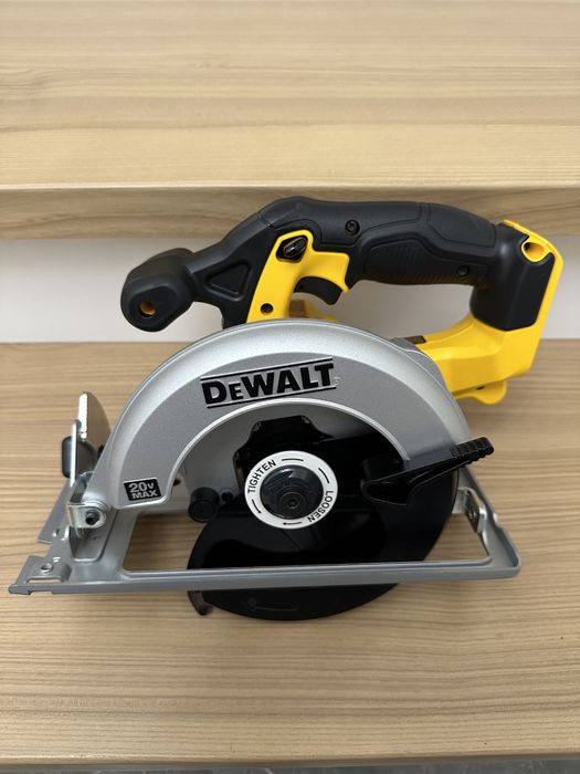 Акумуляторна дискова циркулярна пила dewalt dcs393