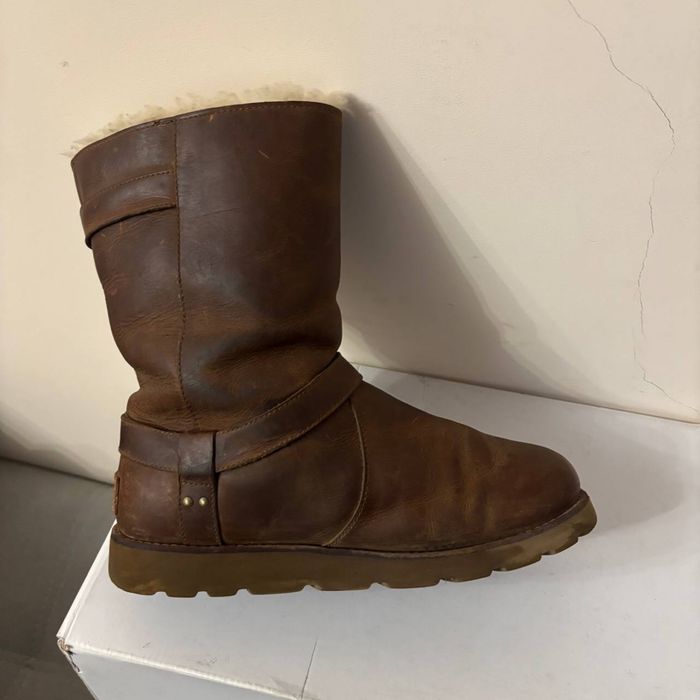 Високі шкіряні UGG з натуральним хутром