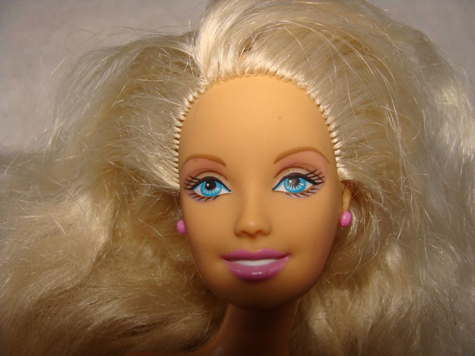 Boneca Barbie Cinderella Magic Vanity Giftset (Ref. J0420) de 2005