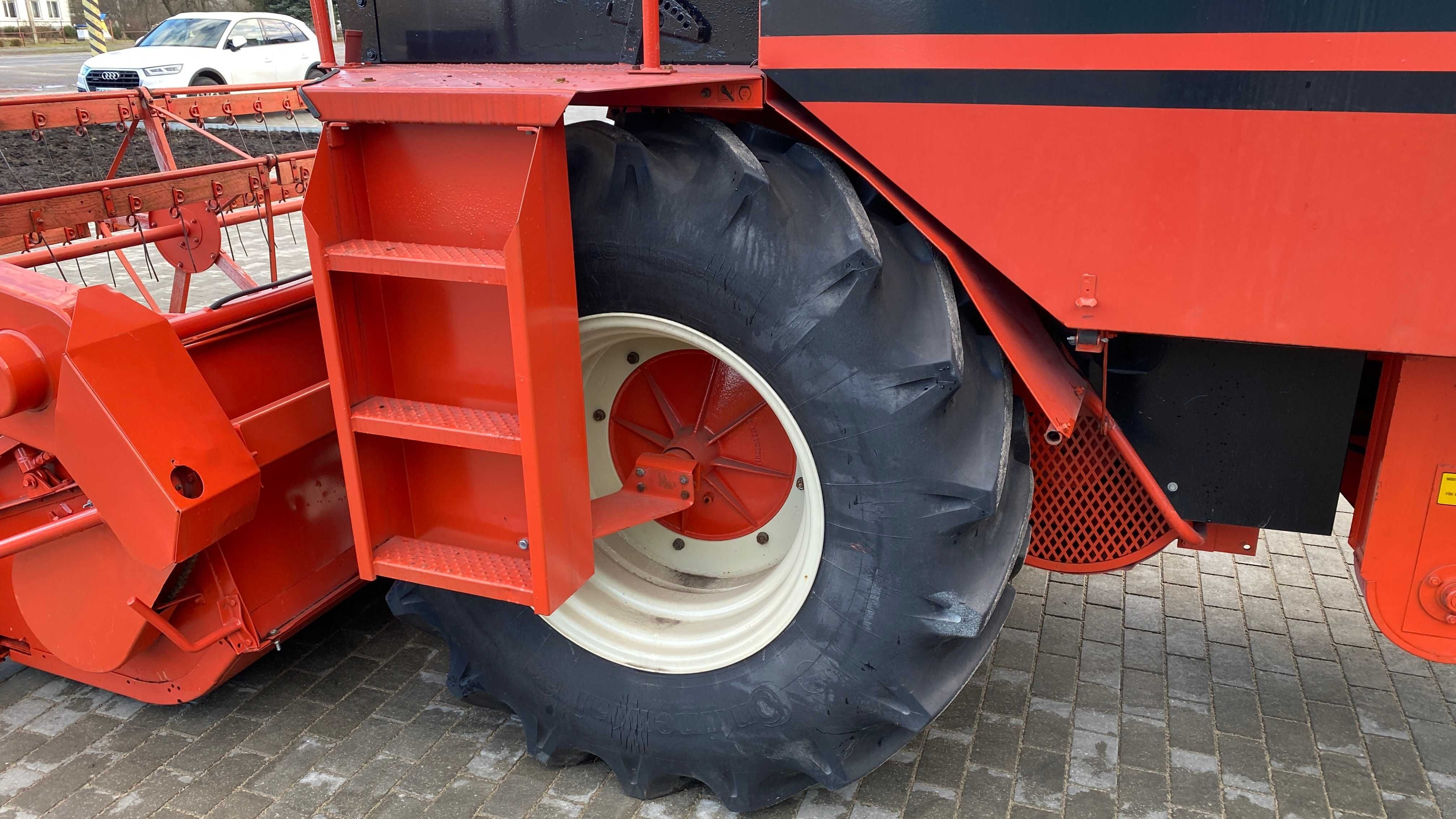 Комбайн Deutz-Fahr M 770 привезений з Європи.