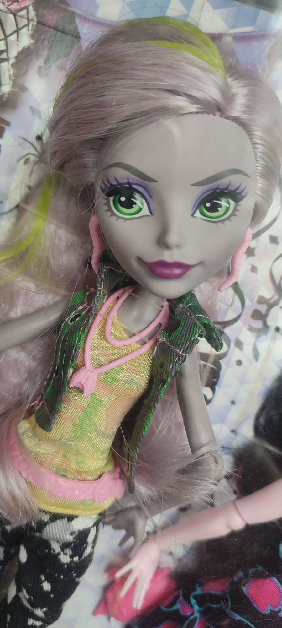 Welcome to monster high Моаника и Дракулаура
