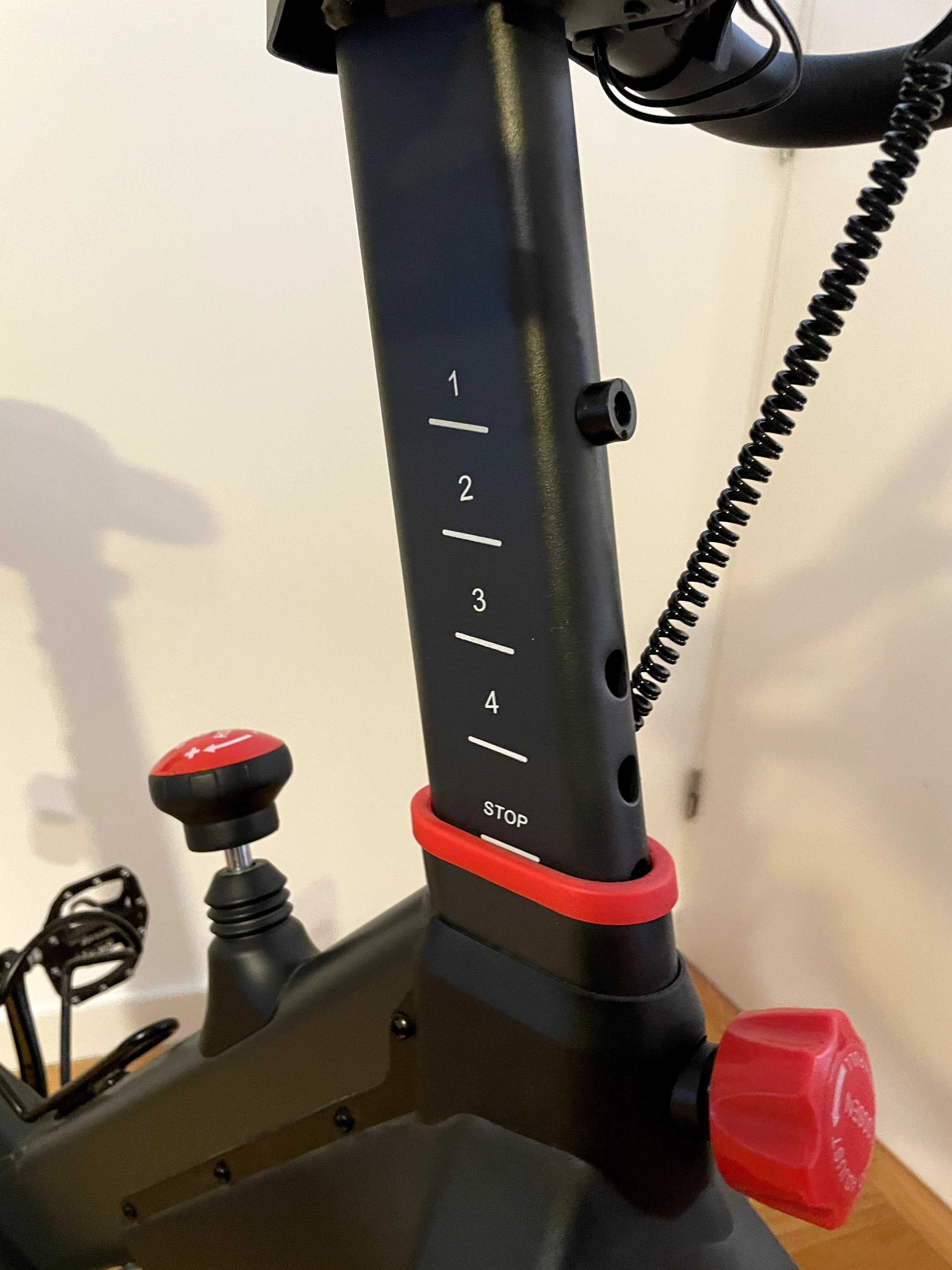Bicicleta estática FitFiu BESP-150 c/ medidor potência & batimento