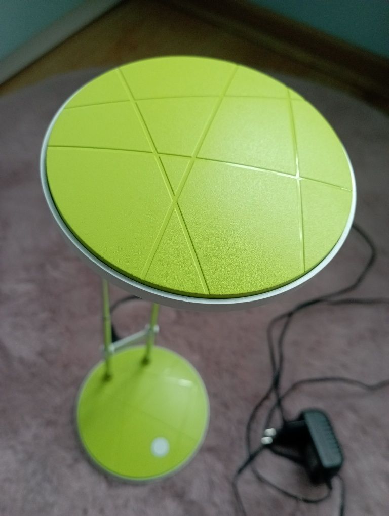 Lampa na biurko LED limonkowa