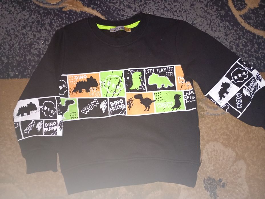 Продам теплу кофтинку в гарному стані