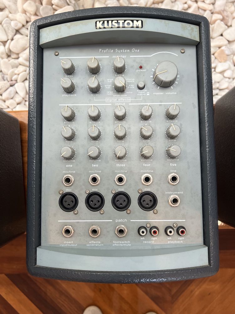Amplificador excelente, Caixa de ritmos e 2 pedaleiras