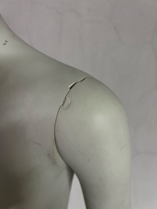 Manequins de gesso cinza claro