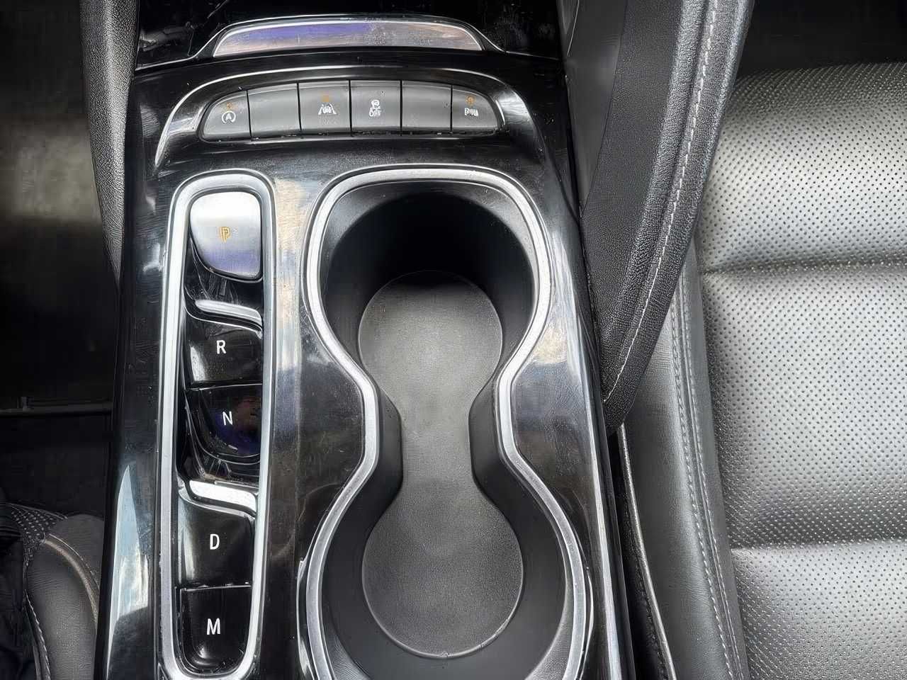 Buick	ENVISION		 	2021