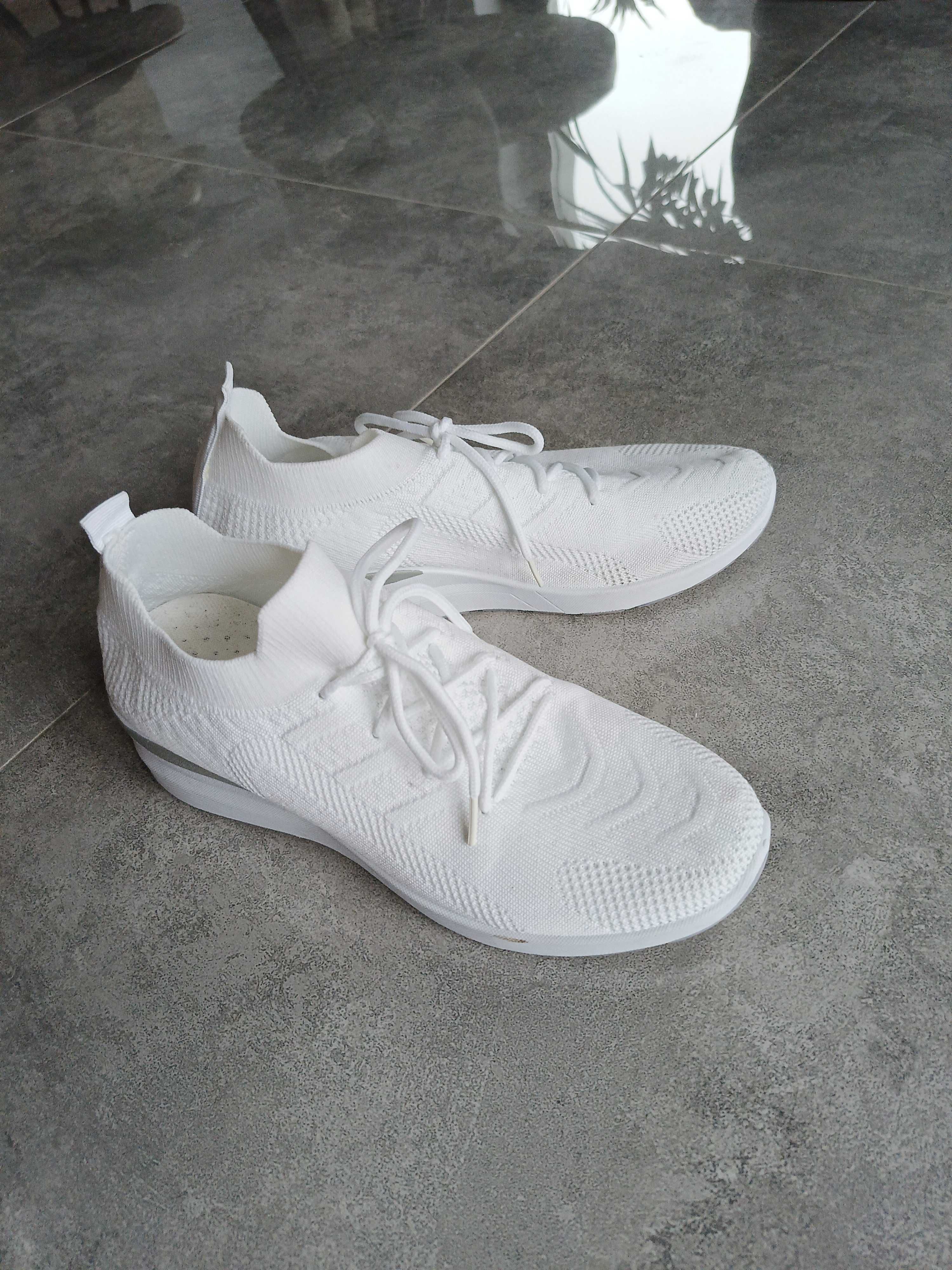 Adidasy białe lekkie