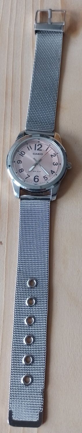 Zegarek damski Casio kolor srebrny pudrowy róż