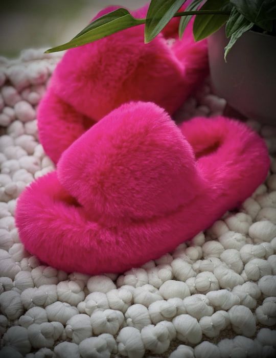 Мʼягкі тапочки для дому та вулиці